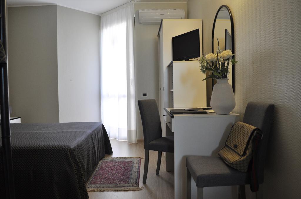 Hotel Est Piombino Værelse billede