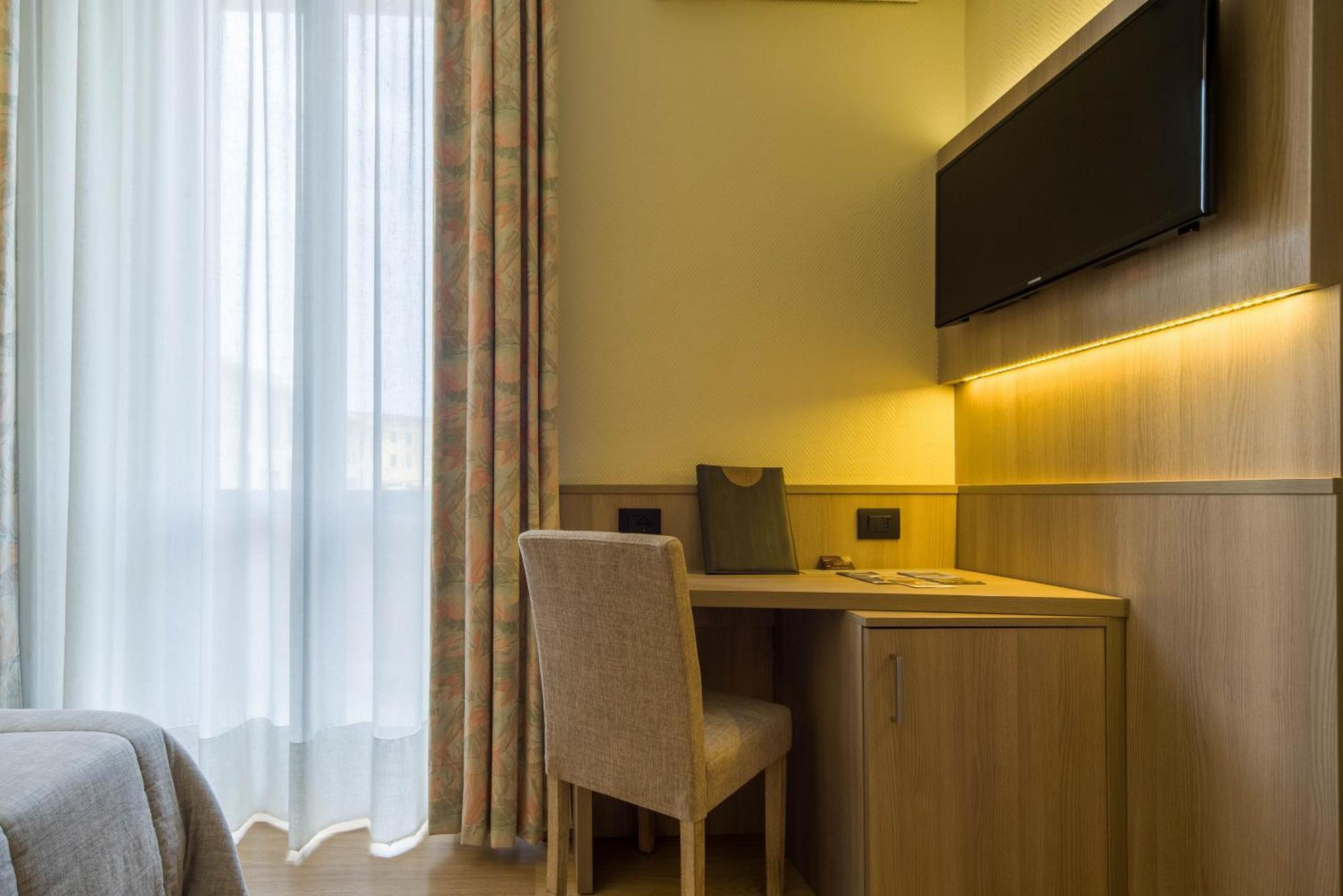 Hotel Est Piombino Eksteriør billede