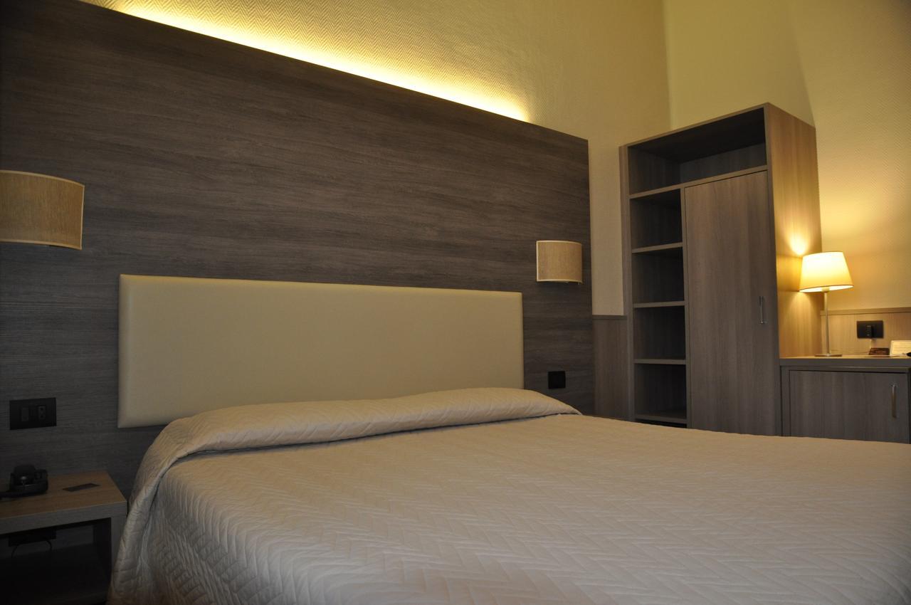 Hotel Est Piombino Eksteriør billede