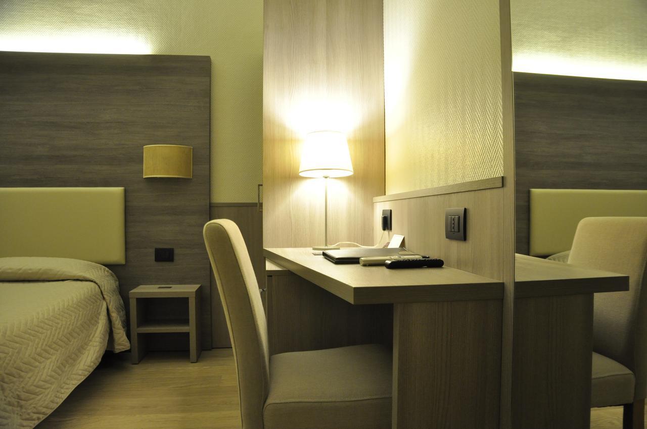 Hotel Est Piombino Eksteriør billede